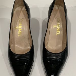 Genuine CHANEL Pointed cap tie Pumps